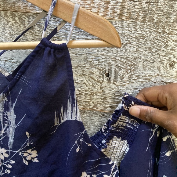 🏷 Chelsea28 | Cold-Shoulder Ruffle Sleeves Top - M, Blue/White Floral - Picture 4 of 6